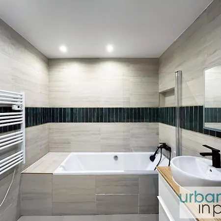 Daire Urban Flat 171 - Beautiful 3bdr Flat - Triangle D Or Paris